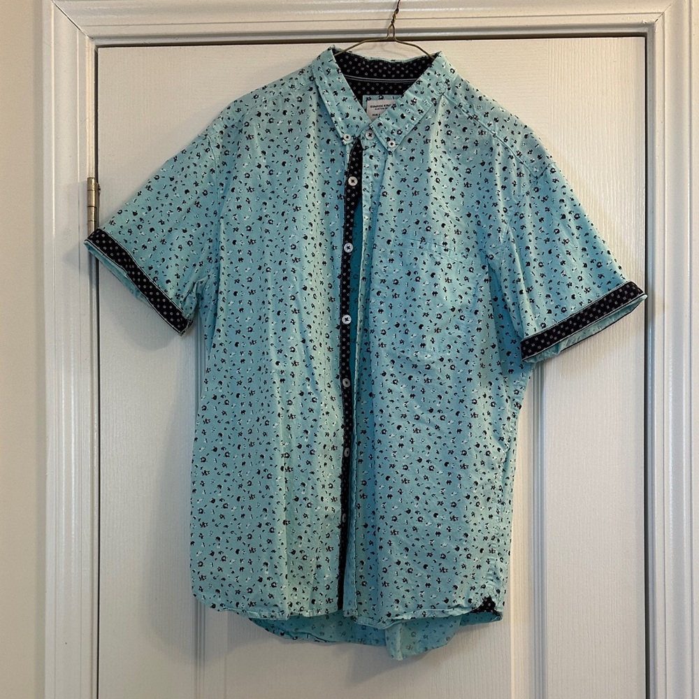Men's Light Blue Patterned Button Down Shirt